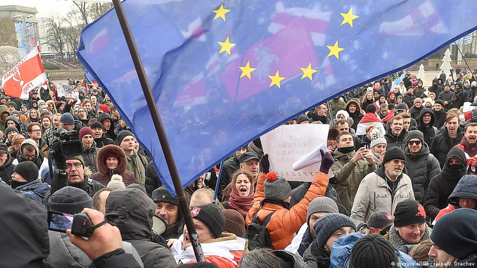 Ανακοίνωση ΜΕΚΕΑ: Από την Ουκρανία, στη Λευκορωσία και την Ευρασιατική Ένωση;